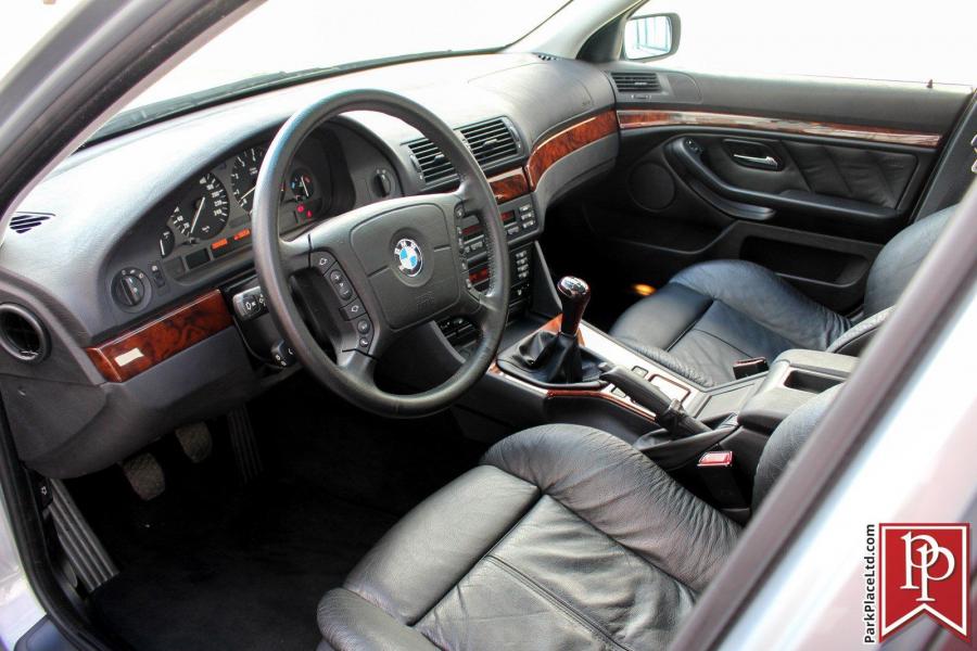Интерьер BMW 540i Sedan (E39) 1998 года  (фото 17 из 50)